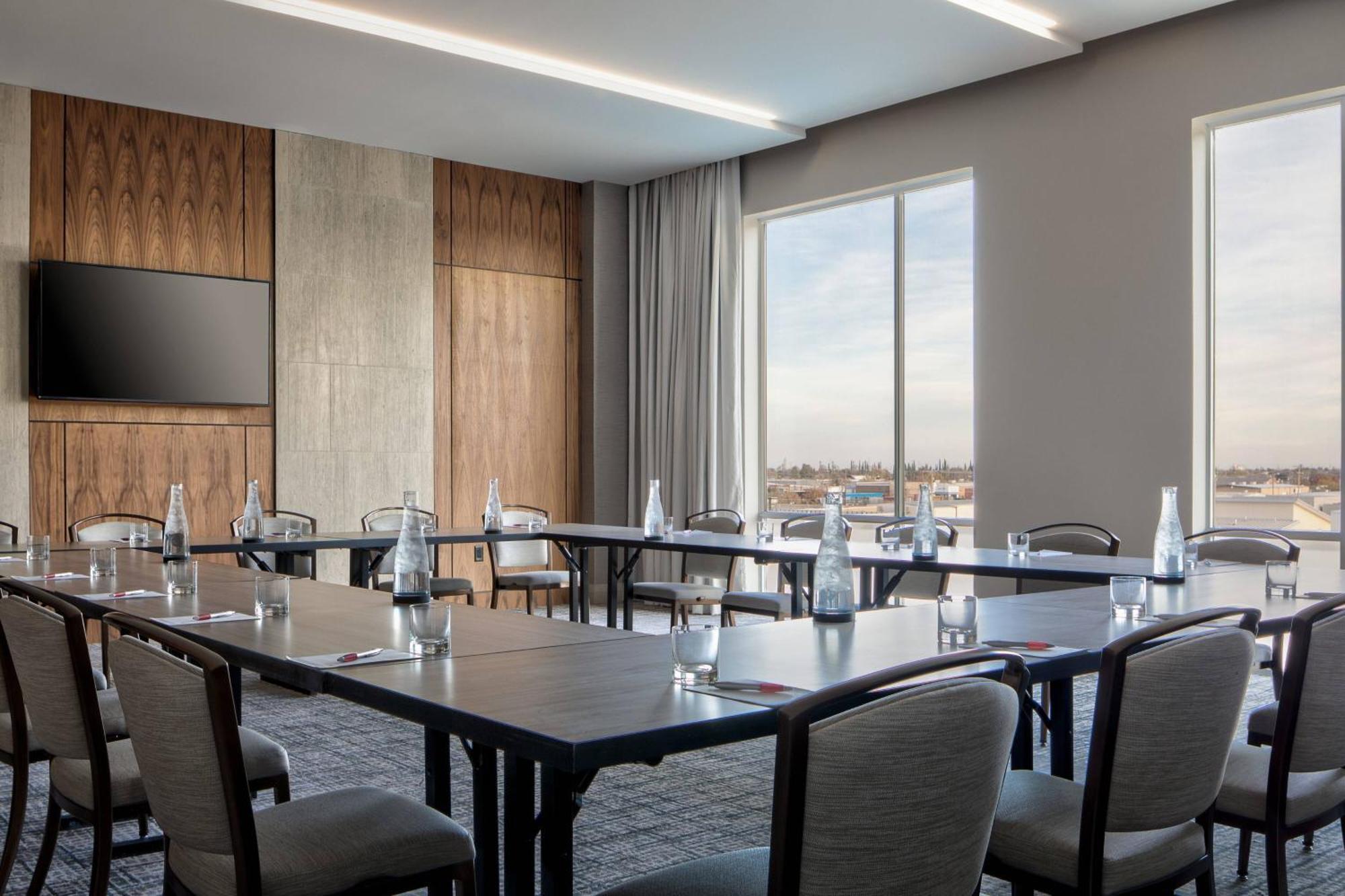 Odessa Marriott Hotel & Conference Center Buitenkant foto