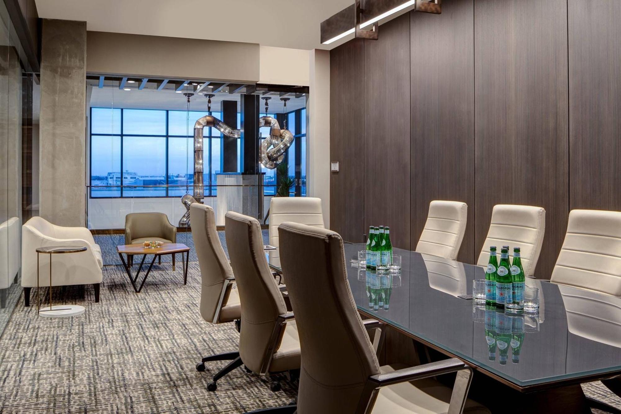 Odessa Marriott Hotel & Conference Center Buitenkant foto