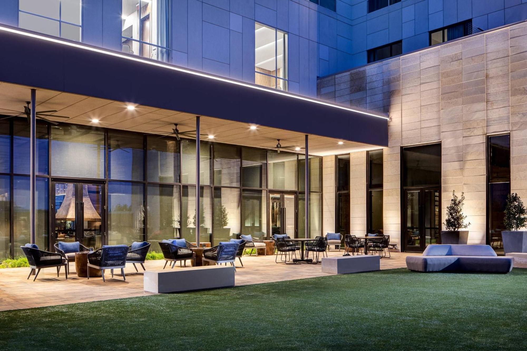 Odessa Marriott Hotel & Conference Center Buitenkant foto
